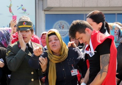 Şehit Annesi Açıklaması 'Şerefsizler Sevinmesin, 10 Tane Daha Gökhan Gelecek'