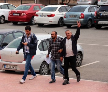 Şırnak Şehitlerine Hakaret Eden Köşe Yazarı Gözaltına Alındı