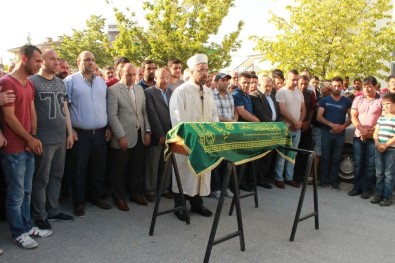 Vahşice Öldürülen Minik Eylül Gözyaşlarıyla Son Yolculuğuna Uğurlandı