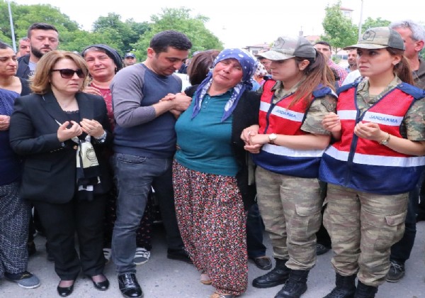 Şehit Yarbay Songül Yakut'un cenazesi evine getirildi