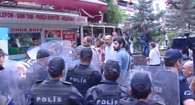 Ankara'da İzinsiz Eyleme Polis Müdahalesi
