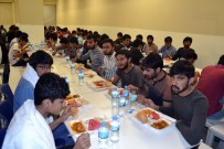 MYANMAR - Farklı Ülkelerden Geldiler, İftar Sofrasında Buluştular