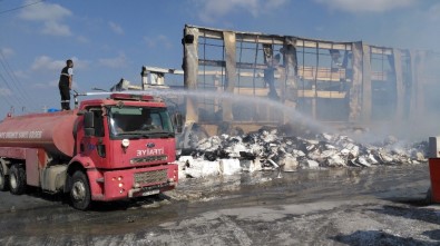 Osmaniye'deki Kağıt Fabrikası Yangınında Soğutma Çalışmaları Devam Ediyor