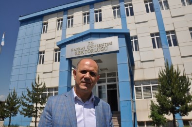 Rektör Özcan, LYS Sınavı Öncesinde Kampus İçerisinde İnşaatları Durdurdu