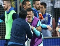 BOŞNAK - Yunan futbolcunun dişlerini kırdı