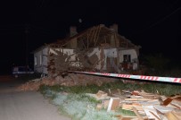 Aile İçerideyken Duvar Bir Anda Çöktü