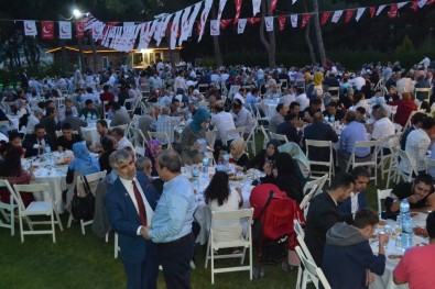 SP Genel Başkanı Karamollaoğlu, İzmir'de İftarda Partililerle Buluştu