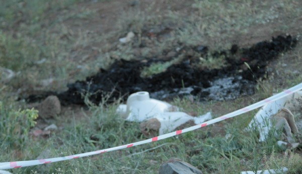 17'lik eş kocasını çekiçle öldürüp, sevgilisiyle yakmış