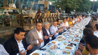 AK Parti Mezitli İlçe Teşkilatı, İftarda Bir Araya Geldi