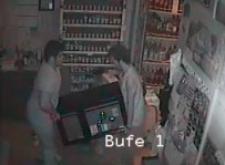 ALKOLLÜ İÇKİ - İş Yeri Sahibini Görünce Kasayı Bırakıp Kaçtılar