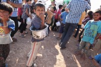 Azez Ve Cerablus'taki Suriyelilere İftarda 50 Bin Kişilik Yemek Dağıtılıyor