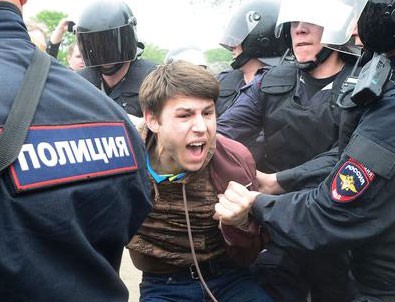 Rusya karıştı: Yüzlerce gözaltı var