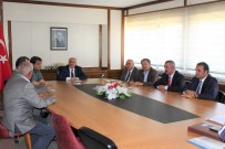 ERTAN PEYNIRCIOĞLU - Vatandaşlar Halk Gününde Taleplerini İletiyor