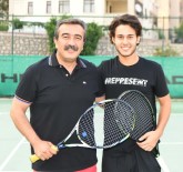 İPEK SOYLU - Başkan Çetin Milli Tenisçiyle Korta Çıktı