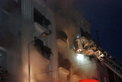 Kumkapı'da Otel Yangını Açıklaması 1 Kişi Dumandan Zehirlendi