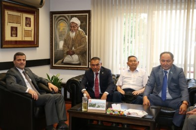 Türkistan Valisi Alipbek Öserbayev'den Anlamlı Ziyaret