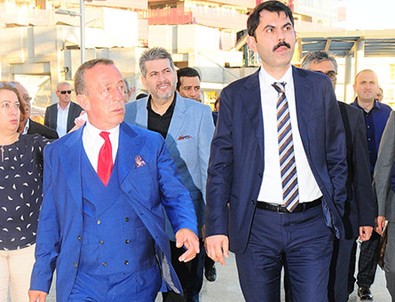 Ali Ağaoğlu'ndan dostlarına iftar yemeği