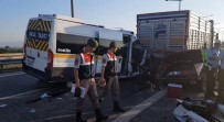 MİNİBÜS KAZASI - Arızalanan araca müdahale edenlere minibüs çarptı: 2 ölü