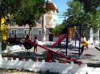 KARABAĞ - Belediye O Oyuncakları Yenileyerek Tekrar Montajladı