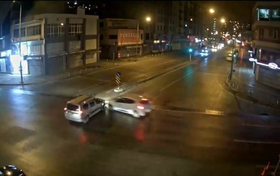 İzmir'de Trafik Kazaları MOBESE'de