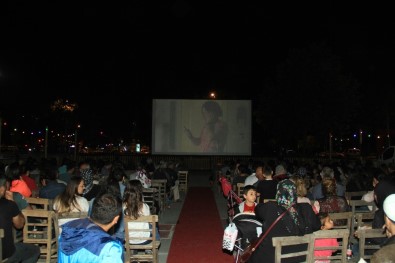Kartal'da Nostaljik Sinema Günleri Devam Ediyor