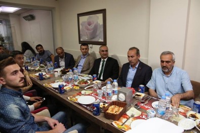 Sivas'ta Basın Çalışanları İftarda Bir Araya Geldi