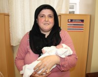 SEVINDIK - Çeyrek Asır Sonra Gelen Evlat Sevinci