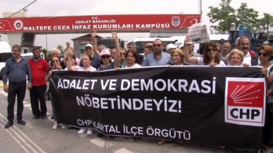 CHP'liler Cezaevi Önünde Nöbet Tutuyor