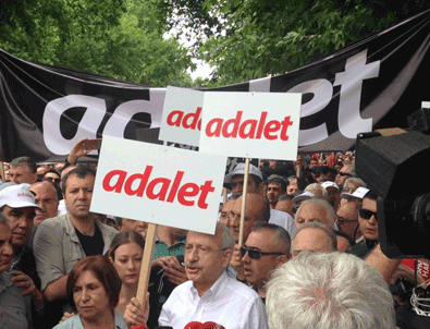 Kılıçdaroğlu ''adalet'' yazılı pankart taşıdı