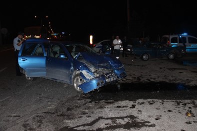 Kütahya'da 2 Otomobil Çarpıştı Açıklaması 9 Yaralı