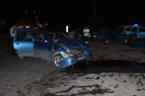 İSMET GÜNGÖR - Kütahya'da 2 Otomobil Çarpıştı Açıklaması 9 Yaralı