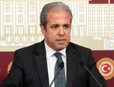 Şamil Tayyar'dan skandal afişe sert tepki