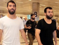 UMRE - Arda Turan Umre'den döndü