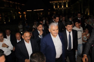 Başbakan Yıldırım Teravih Namazını Ulucami'de Kıldı