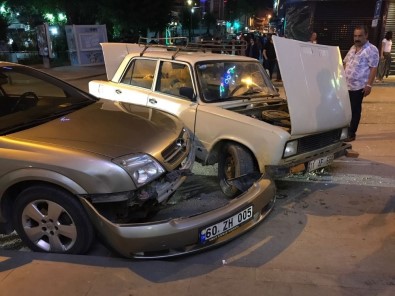 Bilecik'te Zincirleme Trafik Kazası; Biri Park Halinde 3 Araç Birbirine Girdi