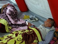 ENIS BERBEROĞLU - CHP'liler hipodrom yakınında uykuya geçti