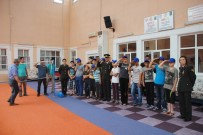 KURULUŞ YILDÖNÜMÜ - Jandarma Çocukları Yalnız Bırakmadı