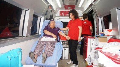 Kızılay, Sarıgöl'de Dört Saate 53 Ünite Kan Topladı