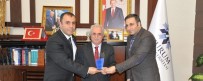 TMMOB'den Prof. Dr. Yaylalı'ya Plaket