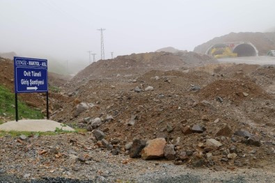 Vali Bektaş 'Ovit Tüneli İnşaatında Betonlama Çalışmasının Yüzde 90'I Tamamlandı'