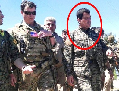 ABD'li komutanla poz veren terörist öldürüldü