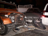 SİYAH GÖMLEK - Aracıyla 4 Araca Çarptı, Yaya Olarak Kaçtı, Sürücü Bilmecesi Yaşandı