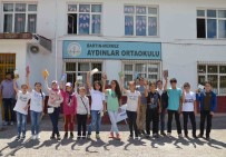KIRTASİYE MALZEMESİ - Bartın Üniversitesi Öğrencileri Köy Okuluna Kütüphane Kurdu
