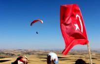 TÜRK HAVA KURUMU - Jandarma Alay Komutanı Yamaç Paraşütü İle Uçtu