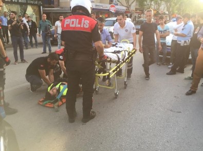 Motorize Polis Ekibi Kaza Yaptı, 1'İ Polis 2 Kişi Yaralandı