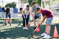 Muratpaşa'da Çim Hokeyi Kursları Başladı