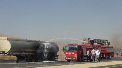 Nusaybin'de Ham Petrol Yüklü Tankerde Yangın