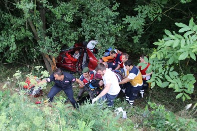 Otomobil Ormanlık Alana Uçtu Açıklaması 2 Ölü, 2 Yaralı