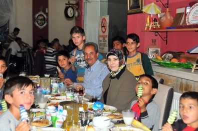Akşehir Belediyesi 'Dedeler, Nineler Ve Torunları' İftarda Buluşturdu