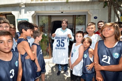Basketbolculardan Başkan Demirağ'a Babalar Günü Ziyareti
